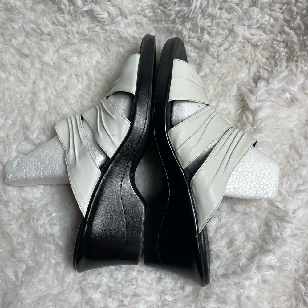 Clarks leather white straps wedge slip on sandals rubber soles size 11 - Picture 7 of 9